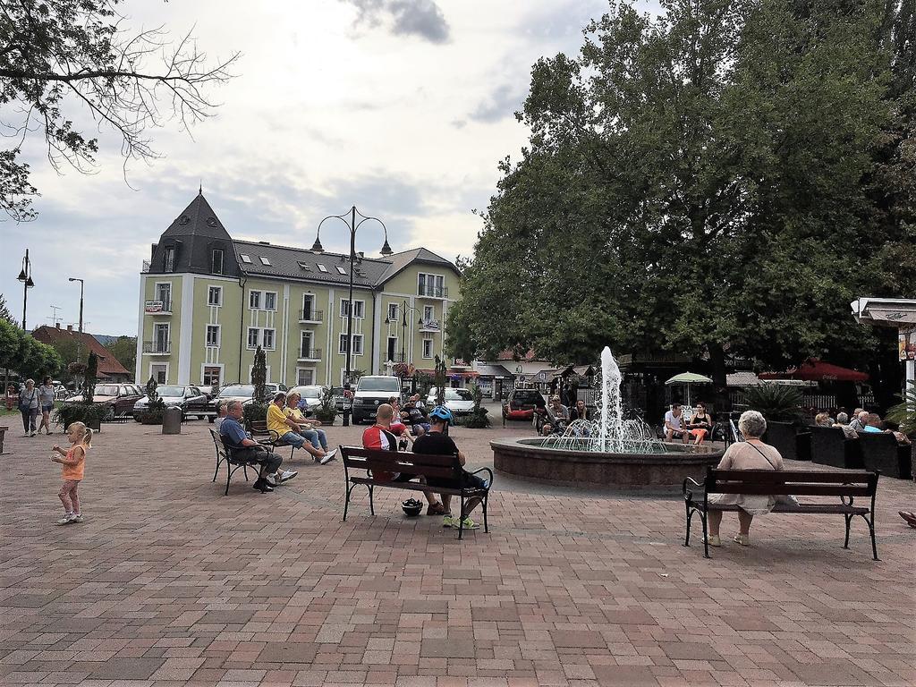 Tulipán Apartman Balatonalmádi Esterno foto